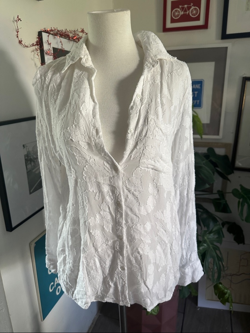 En Creme White Embroidered Button-Down Shirt
